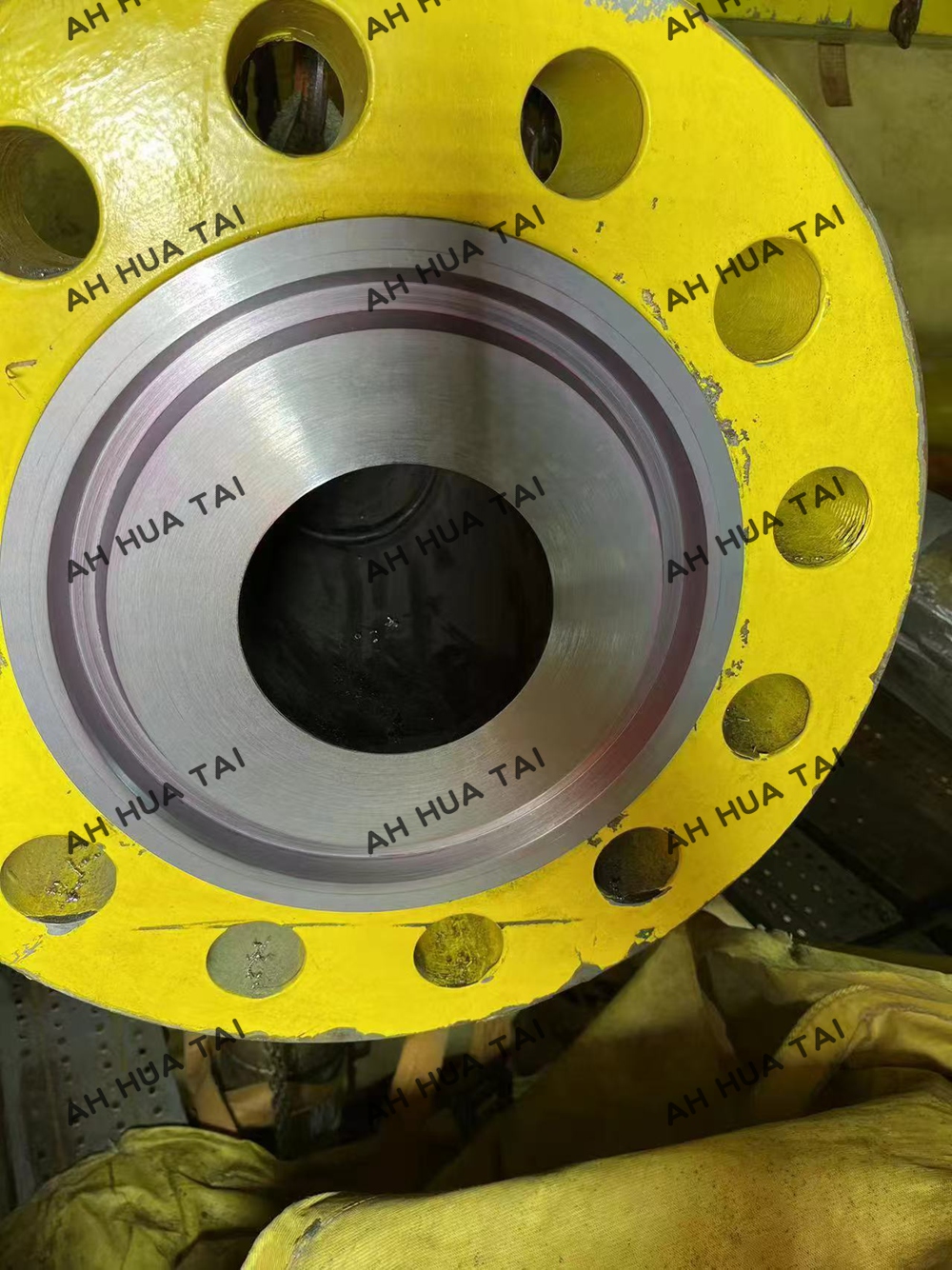 Sealing flange surface machining